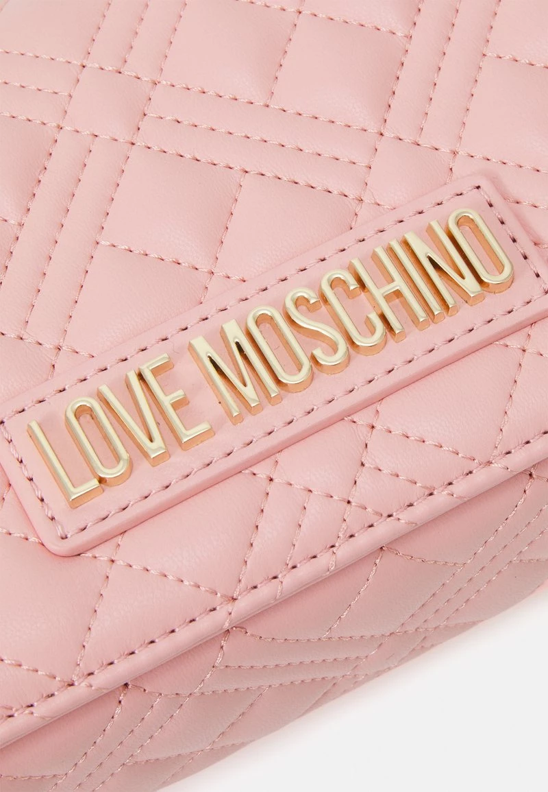 Presa π Love Moschino QUILTED LOGO CROSSBODY - Borsa A Tracolla - Rosa, Donna π₯° 4 Presa π Love Moschino QUILTED LOGO CROSSBODY - Borsa A Tracolla - Rosa, Donna π₯° - immagine 4