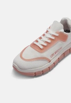 Nuovo 😀 Love Moschino MIT LABEL-APPLIKATION - 👟 Sneakers Basse - White, Pink, Donna 👏 -Vendite Love Moschino 0a3a7d7322f445b48ba8be960021265e