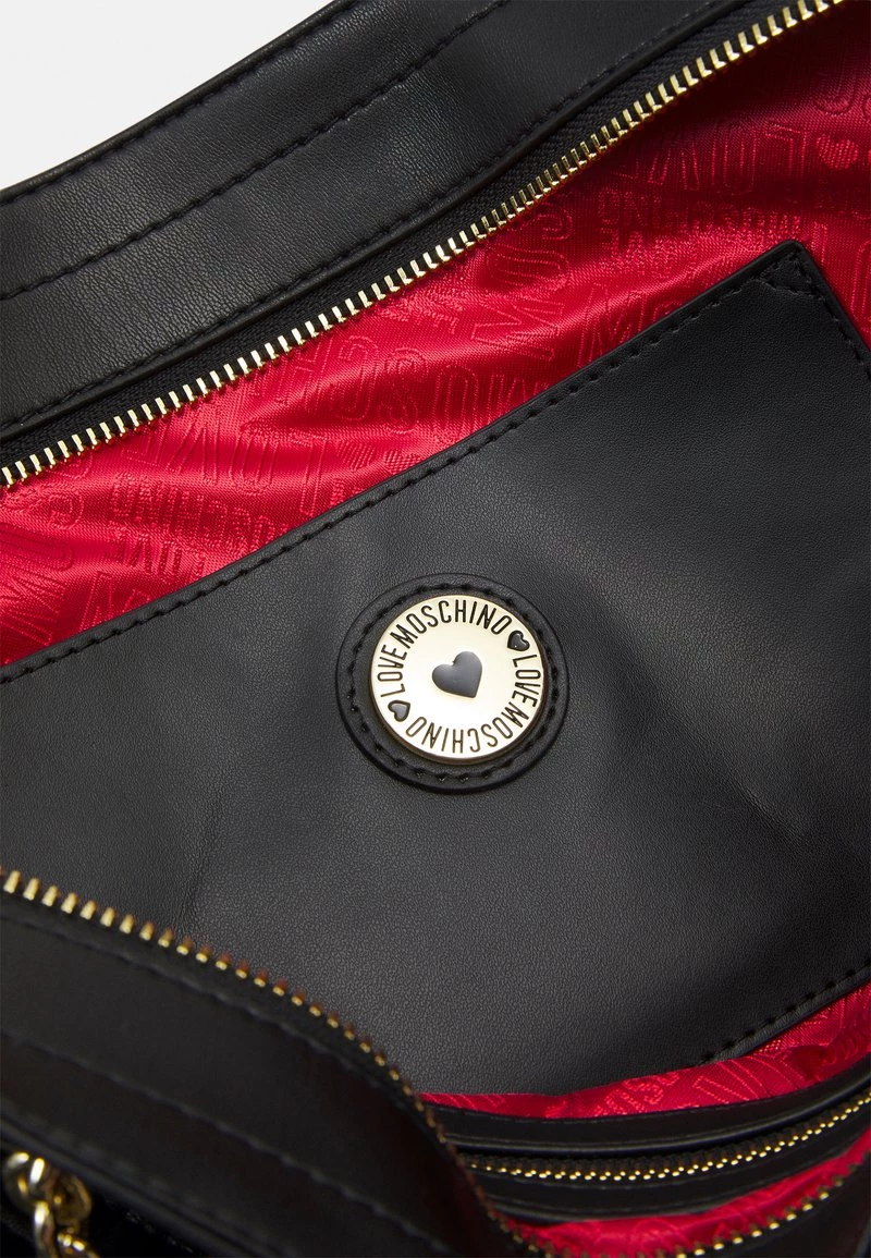 Buono π Love Moschino QUILTED CHAIN π HANDBAG - Borsa A Mano - Nero, Donna π 5 Buono π Love Moschino QUILTED CHAIN π HANDBAG - Borsa A Mano - Nero, Donna π - immagine 5