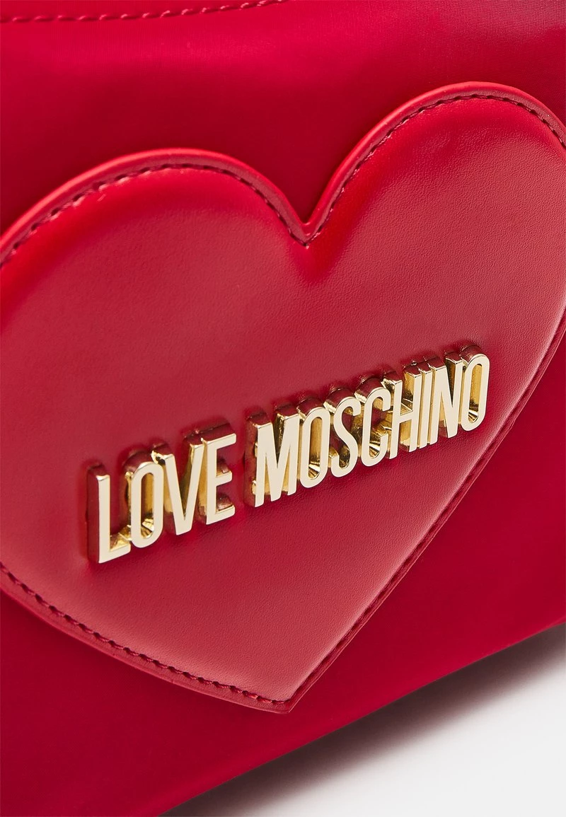 Le migliori recensioni di ⌛ Love Moschino HEART SHAPED POUCHETTE - Borsa A Mano - Red, Donna ❤️ 4 Le migliori recensioni di ⌛ Love Moschino HEART SHAPED POUCHETTE - Borsa A Mano - Red, Donna ❤️ - immagine 4