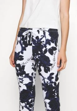 Miglior prezzo ⌛ Love Moschino Pantaloni Sportivi - White/blue, Donna ✨ 9 Miglior prezzo ⌛ Love Moschino Pantaloni Sportivi - White/blue, Donna ✨ -Vendite Love Moschino 10863d2e32b2484693dbc6968c1b3aa9