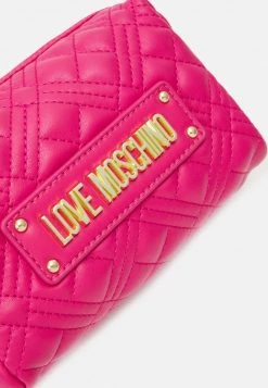 I primi 10 🔔 Love Moschino LOGO BEAUTY BAG - Trousse - Fuxia, Donna 🛒 -Vendite Love Moschino 1b9aee4a0777409089a00658a74a773e