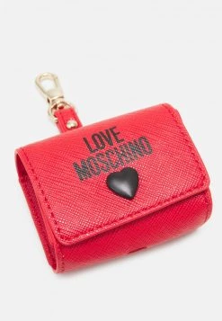 Il più economico ❤️ Love Moschino EXCLUSIVE AIRPOD PRO CASE - Altri Accessori - Rosso, Donna ✔️ -Vendite Love Moschino 1c4cccb08bed47f789752902aa165ae5