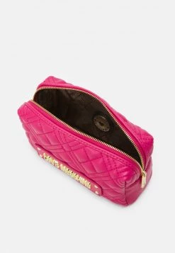 I primi 10 🔔 Love Moschino LOGO BEAUTY BAG - Trousse - Fuxia, Donna 🛒 -Vendite Love Moschino 23baa0f61a8f4020851925c7f66c742f