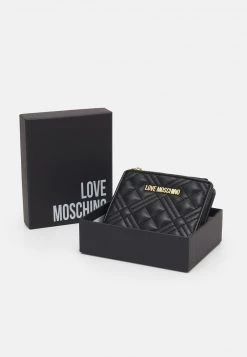Bilancio ❤️ Love Moschino QUILTED TOP ZIP WALLET - Portafoglio - Nero, Donna ⭐ -Vendite Love Moschino 35ea747f9794471fbd6946044d4ef0a5