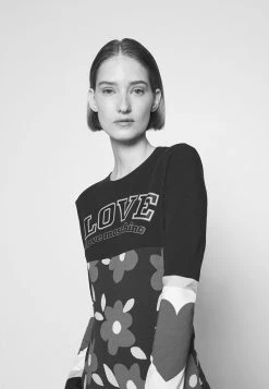 Offerte 🧨 Love Moschino Maglietta A Manica Lunga - Black, Donna ✔️ 11 Offerte 🧨 Love Moschino Maglietta A Manica Lunga - Black, Donna ✔️ -Vendite Love Moschino 3b47fcfbc6d04d7abb84b6c689a7ea17