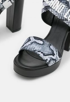 Offerte ✔️ Love Moschino 🩴 Sandali Con Tacco - Grey, Donna 🧨 -Vendite Love Moschino 3f0b31fd35ec4b6eac4dba52153695bc