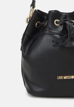Miglior offerta 🤩 Love Moschino DRAWSTRING BUCKET - Borsa A Tracolla - Nero, Donna 🧨 -Vendite Love Moschino 4af0b49768854b9c9f733ca280e33220