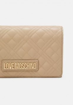 Buono π Love Moschino QUILTED CHAIN LOGO CROSSBODY - Borsa A Tracolla - Naturale/nude, Donna π 9 Buono π Love Moschino QUILTED CHAIN LOGO CROSSBODY - Borsa A Tracolla - Naturale/nude, Donna π -Vendite Love Moschino 4faa5754aed0473abd59f9e371fcc74e
