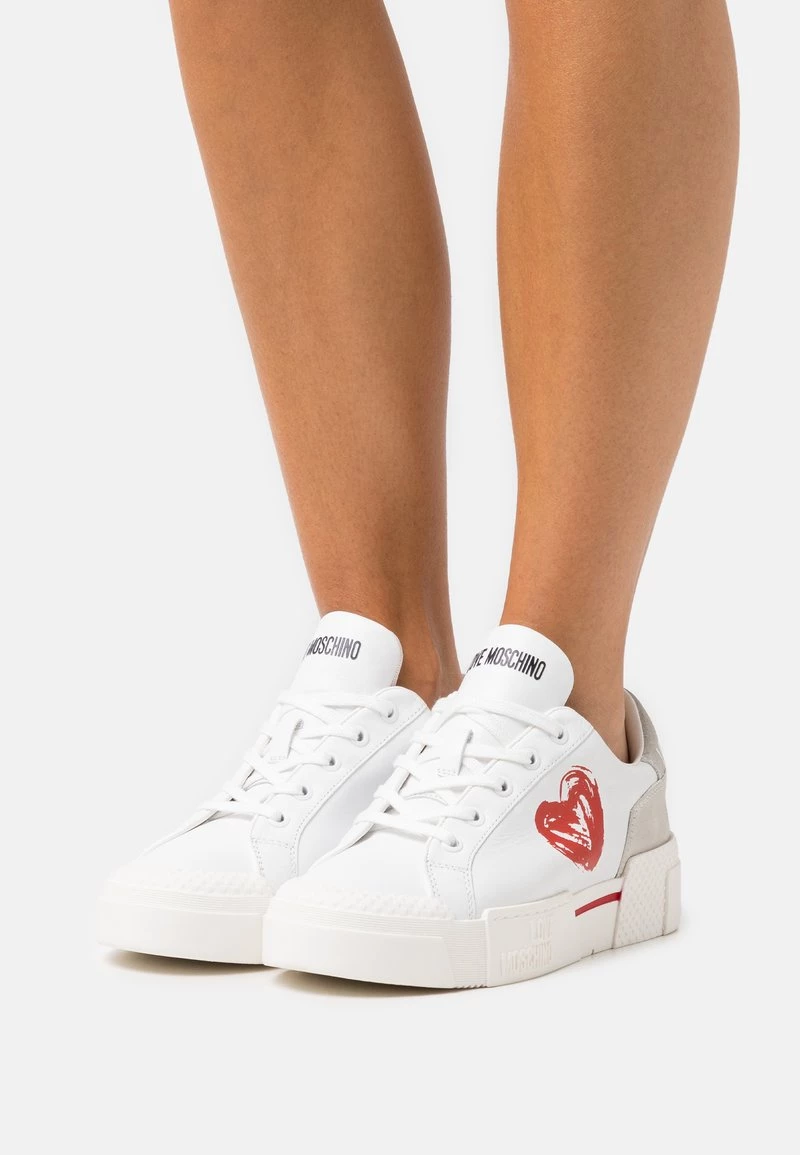 Il più economico 😀 Love Moschino 👟 Sneakers Basse - White, Donna ❤️ 1 Il più economico 😀 Love Moschino 👟 Sneakers Basse - White, Donna ❤️