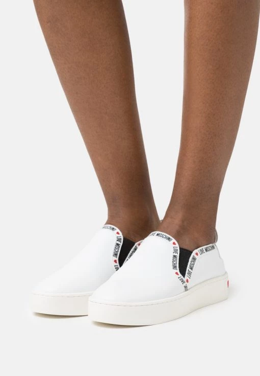 Miglior prezzo ⌛ Love Moschino EXCLUSIVE - 👟 Sneakers Basse - White, Donna ⌛ -Vendite Love Moschino 5e95b4a9b70d4bf39db8c31b3a7617d3