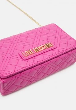 Bilancio 🧨 Love Moschino QUILTED CHAIN LOGO CROSSBODY - Borsa A Tracolla - Fuxia, Donna 😀 -Vendite Love Moschino 6af2fb1479484a52964136d219a8804a