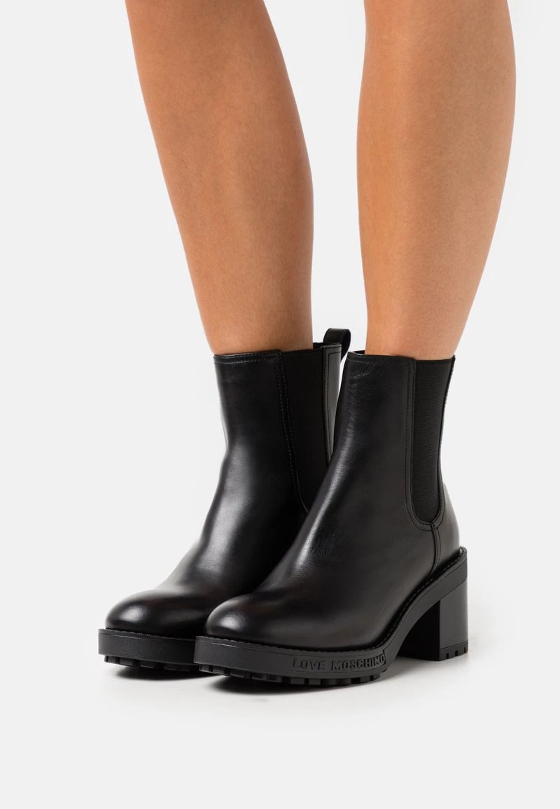 A buon mercato π Love Moschino Stivaletti - Nero, Donna π 1 A buon mercato π Love Moschino Stivaletti - Nero, Donna π