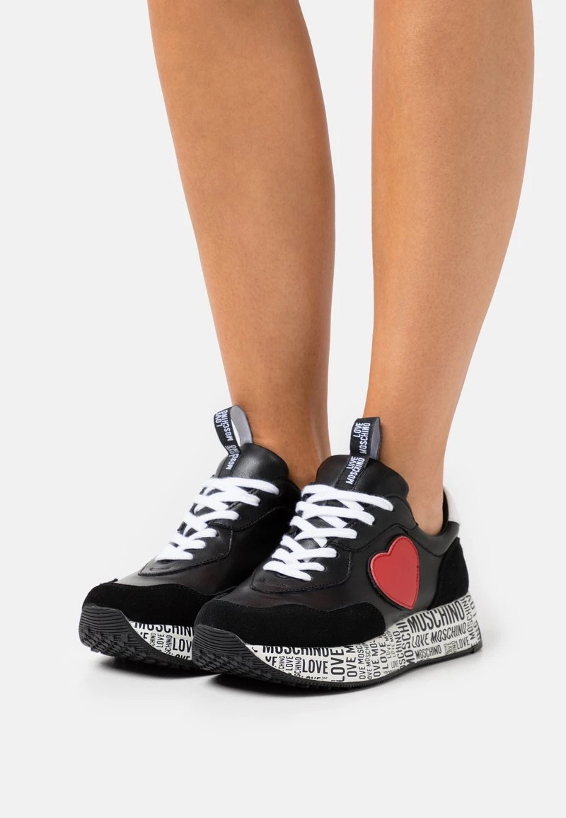 Il piรน economico ๐งจ Love Moschino ๐ Sneakers Basse - Nero, Donna ๐ 1 Il piรน economico ๐งจ Love Moschino ๐ Sneakers Basse - Nero, Donna ๐
