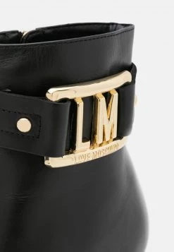 Miglior prezzo π Love Moschino Stivaletti Con Tacco - Nero, Donna β 13 Miglior prezzo π Love Moschino Stivaletti Con Tacco - Nero, Donna β -Vendite Love Moschino 8de232c85a054722ac1eb141b6232f1a