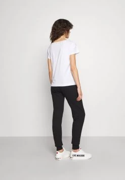 Buono π Love Moschino T-shirt Con Stampa - Optical White, Donna π€© 9 Buono π Love Moschino T-shirt Con Stampa - Optical White, Donna π€© -Vendite Love Moschino 9b80dc4db6ba4bacbdccea2a5ea2894a