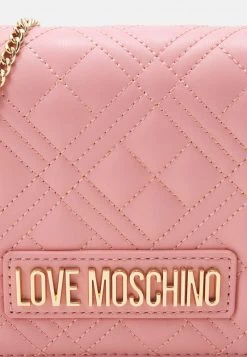 Offerte 🧨 Love Moschino QUILTED CHAIN LOGO CROSSBODY - Borsa A Tracolla - Rosa, Donna 🔥 -Vendite Love Moschino a0c3d41cc5a44c83bafc3cead7197699
