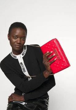 Vendita calda ✨ Love Moschino QUILTED CHAIN LOGO CROSSBODY - Borsa A Tracolla - Rosso, Donna 👍