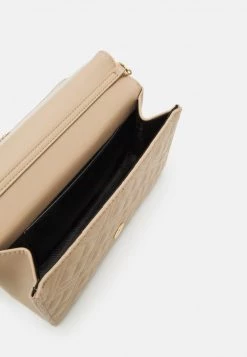 Buono π Love Moschino QUILTED CHAIN LOGO CROSSBODY - Borsa A Tracolla - Naturale/nude, Donna π 7 Buono π Love Moschino QUILTED CHAIN LOGO CROSSBODY - Borsa A Tracolla - Naturale/nude, Donna π -Vendite Love Moschino a6d54cf81f554deaaadf302cbc60ae9b