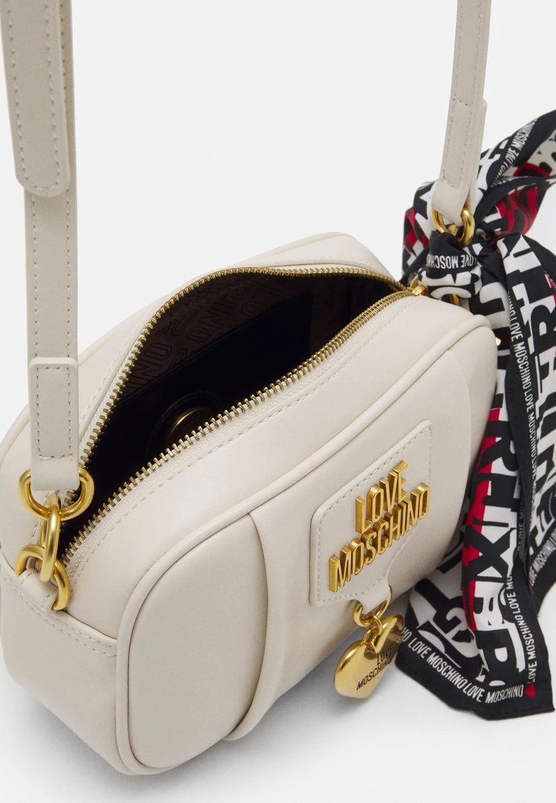 Bilancio π₯ Love Moschino SOFT CHARM SCARVED CAMERA BAG - Borsa A Tracolla - Avorio, Donna π 3 Bilancio π₯ Love Moschino SOFT CHARM SCARVED CAMERA BAG - Borsa A Tracolla - Avorio, Donna π - immagine 3