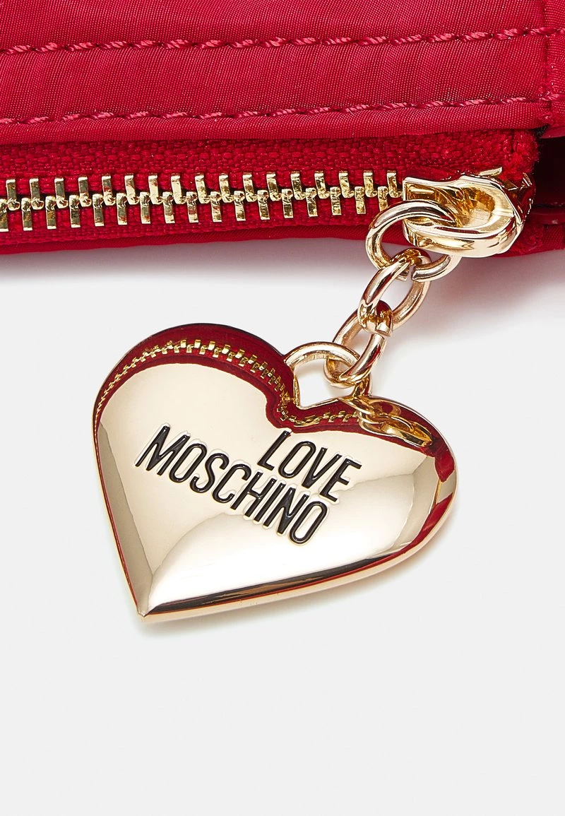 Le migliori recensioni di ⌛ Love Moschino HEART SHAPED POUCHETTE - Borsa A Mano - Red, Donna ❤️ 6 Le migliori recensioni di ⌛ Love Moschino HEART SHAPED POUCHETTE - Borsa A Mano - Red, Donna ❤️ - immagine 6