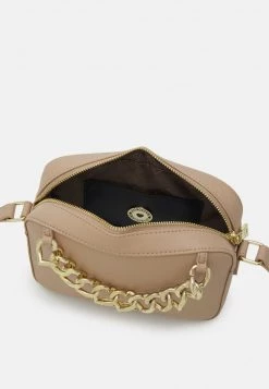 A buon mercato 🔔 Love Moschino FRONT CHAIN CAMERA BAG - Borsa A Tracolla - Naturale/nude, Donna 👏 -Vendite Love Moschino c5a00743e37d4490ae41ab70e877da72