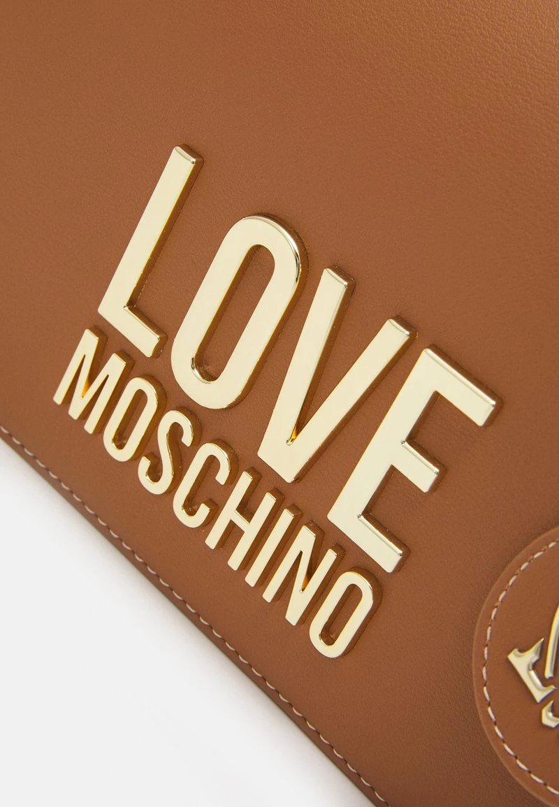 Vendita all'ingrosso π Love Moschino NEW LOGO CHAIN FLAP XBODY - Borsa A Tracolla - Camel, Donna π― 5 Vendita all'ingrosso π Love Moschino NEW LOGO CHAIN FLAP XBODY - Borsa A Tracolla - Camel, Donna π― - immagine 5