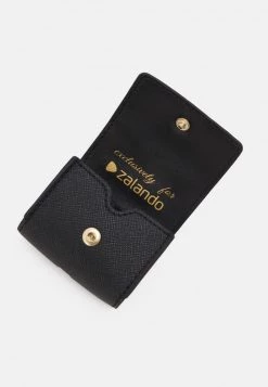 Acquistare π Love Moschino EXCLUSIVE AIRPOD PRO CASE - Altri Accessori - Nero, Donna π 11 Acquistare π Love Moschino EXCLUSIVE AIRPOD PRO CASE - Altri Accessori - Nero, Donna π -Vendite Love Moschino e26b39cba776496c877e111b31b450f3