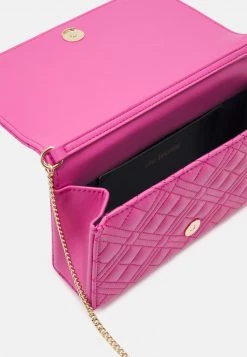 Bilancio 🧨 Love Moschino QUILTED CHAIN LOGO CROSSBODY - Borsa A Tracolla - Fuxia, Donna 😀 -Vendite Love Moschino e297f197f75e40678aec0f58ef0a8c55