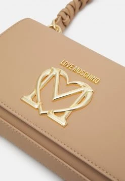 A buon mercato 🔥 Love Moschino EMBROIDERY TOP HANDLE CROSSBODY - Borsa A Mano - Sabbia/pomice, Donna 🎉 -Vendite Love Moschino e63b0cd0ed5f40c59093ee79ba5ea81e