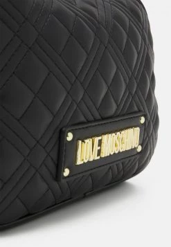 Miglior prezzo 🧨 Love Moschino QUILTED LOGO CAMERA BAG - Borsa A Tracolla - Nero, Donna 🥰 -Vendite Love Moschino f0e59348e7b5439486291cddca8a8342