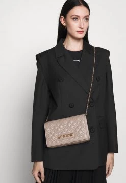 Miglior prezzo 👏 Love Moschino QUILTED CHAIN LOGO CROSSBODY - Borsa A Tracolla - Grigio, Donna ❤️